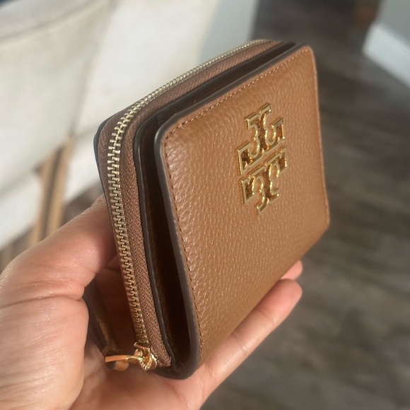 New Tory burch BRITTEN BI FOLD WALLET Moose color - Picture 3 of 7
